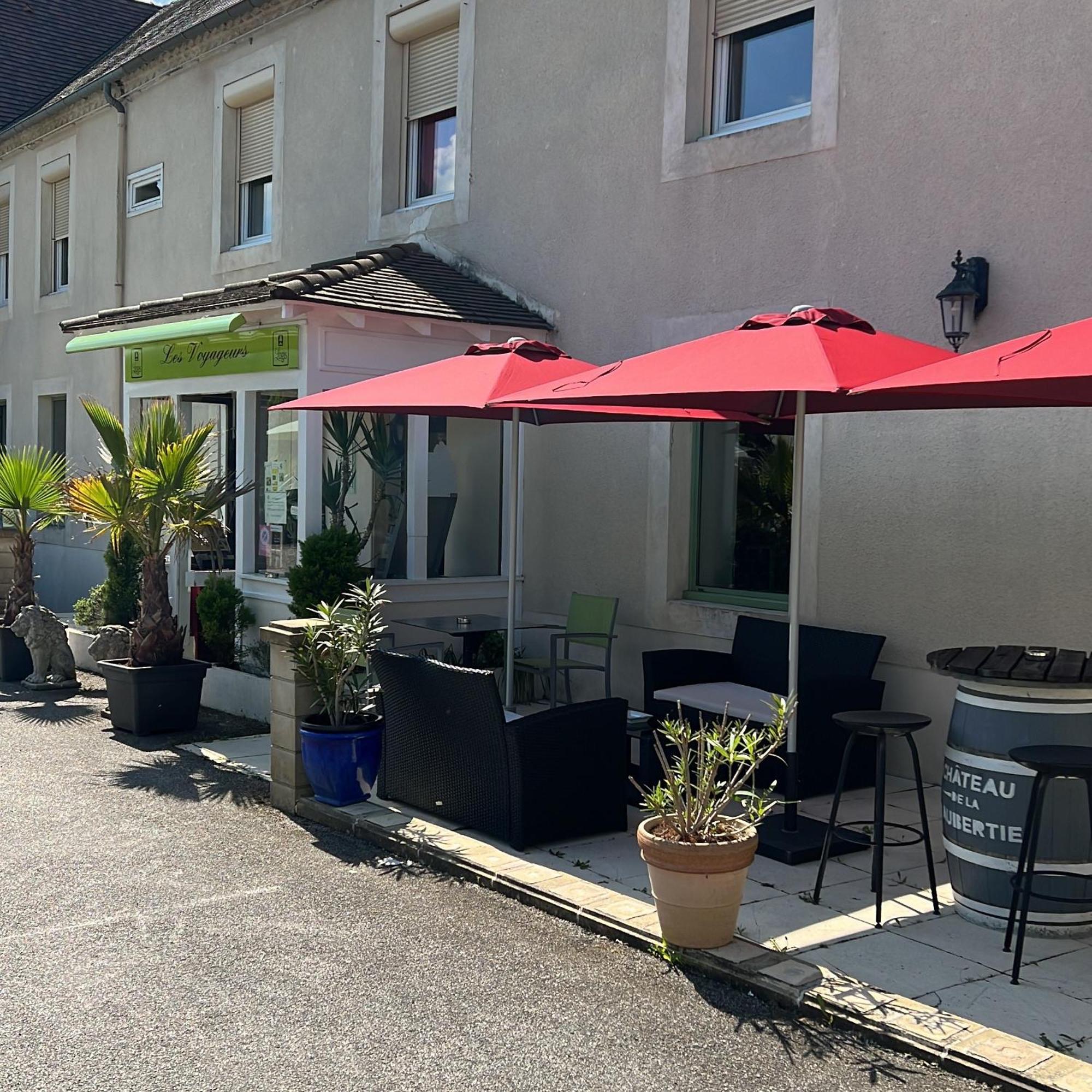 Logis Hôtel Les Voyageurs La Coquille Exterior foto