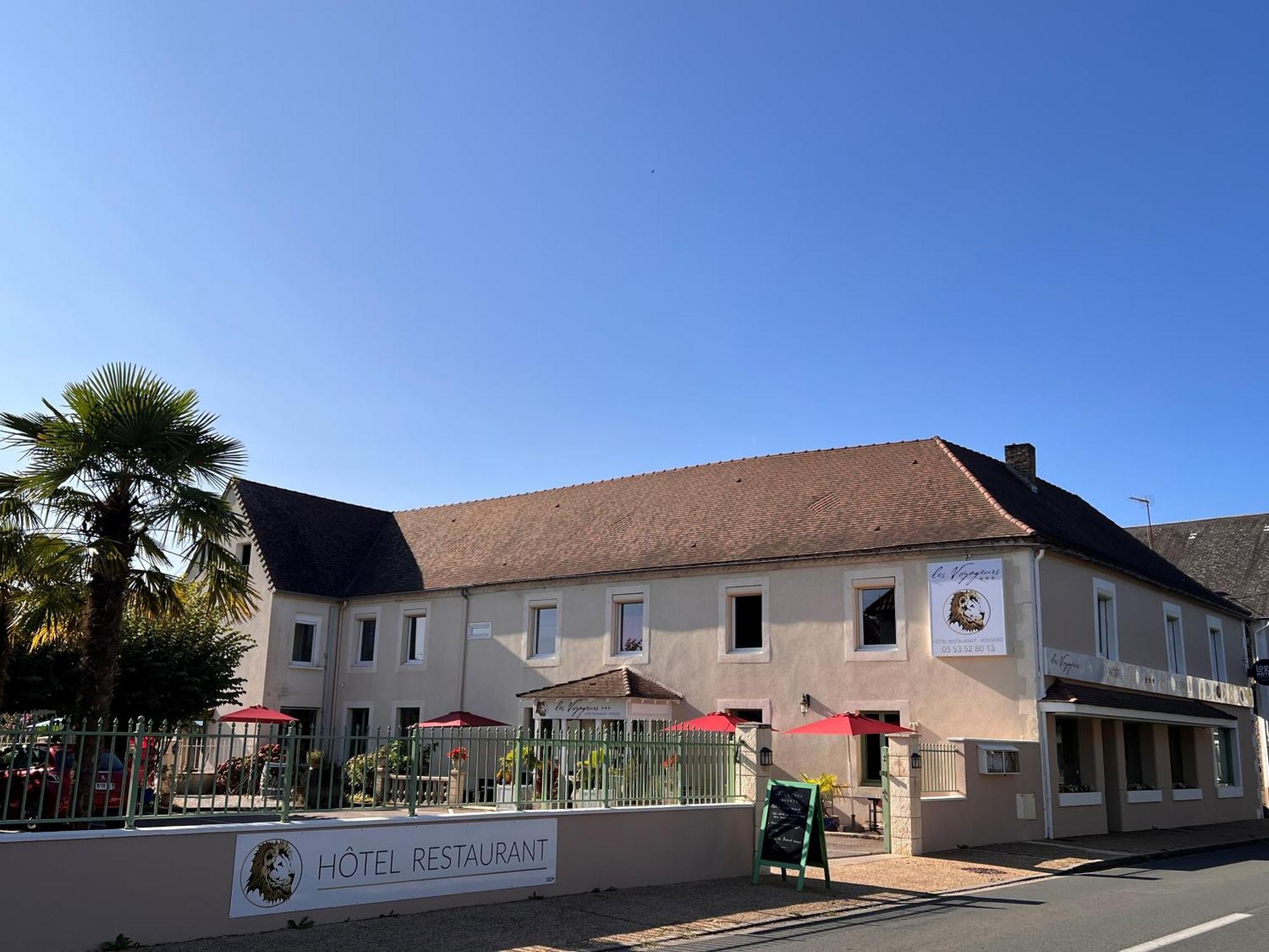 Logis Hôtel Les Voyageurs La Coquille Exterior foto